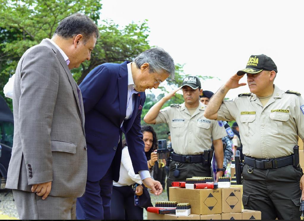 ENTREGA DE MUNICIONES A LA POLICÍA NACIONAL DEL ECUADOR. Q…